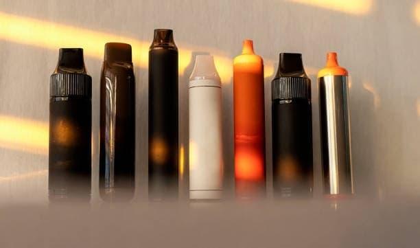 e zigaretten im flugzeug sicher mitnehmen – rechtliche Hinweise, Akku-Check und praktische Tipps für Reisende