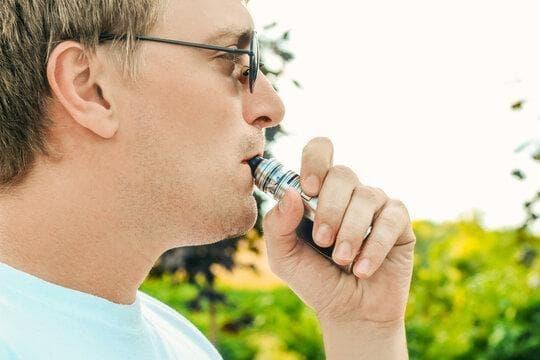 CBD Öl Ratgeber für e Zigarette – Wie CBD Öl die e Zigarette verändert, Anwendung, Risiken und Kaufberatung