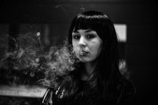 e-zigarette ablagerungen wohnung erkennen und entfernen, praktische Tipps für Sauberkeit und Geruchsneutralisation